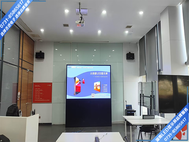 娄底市经济开发区某汽车公司培训室LED显示屏