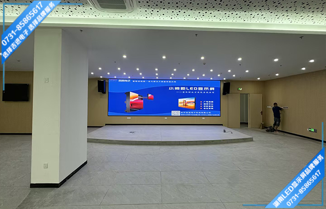 长沙宁乡县某中学报告大厅LED显示屏