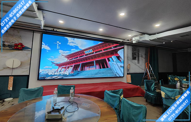 长沙岳麓区桃花岭某田园餐馆接待大厅LED显示屏.jpg