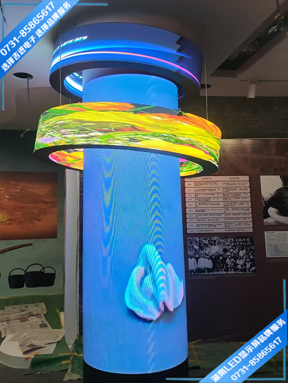 益阳某地方文化展厅圆柱软模组LED显示屏.jpg